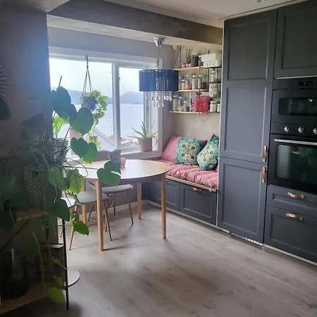 Cozy House In Historical Area * برغن